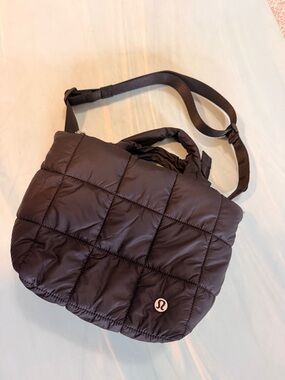 lululemon Quilted Grid
Crossbody Bag 5L - NWOT black